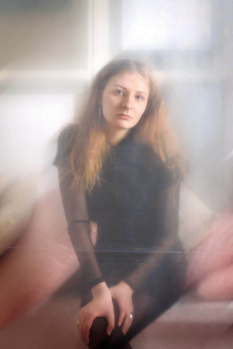 HUUMUS ON PINNAKAS, OTSIMAKS SILMSIDET VÕÕRAGA