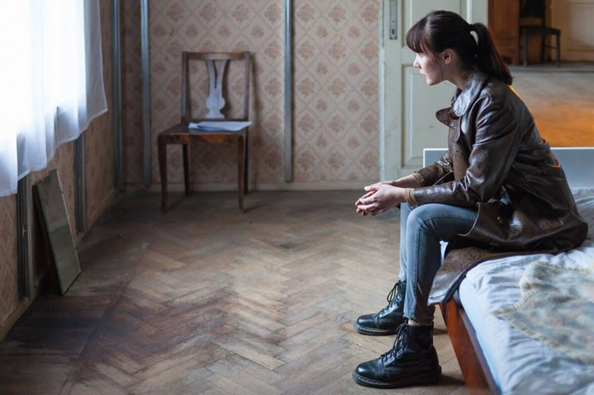 NÄITLEJA HÄÄL JA KÕNE RUUMIS