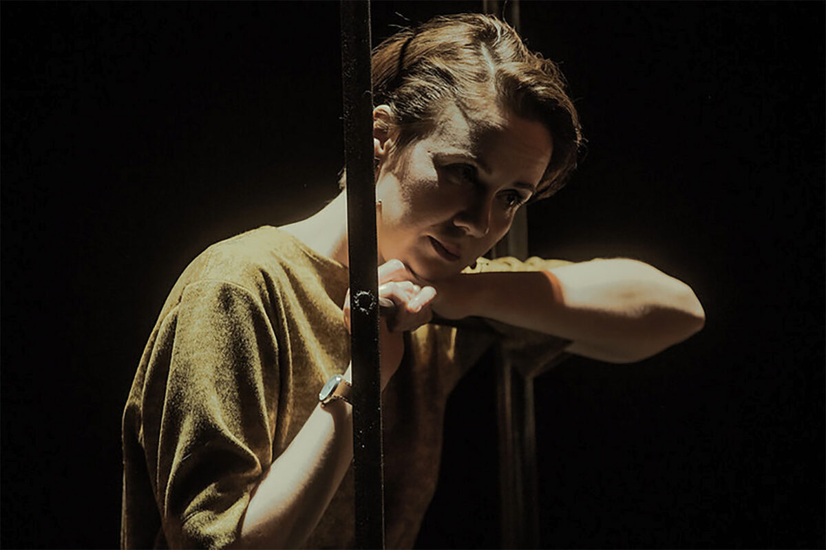 N&Auml;ITLEJA H&Auml;&Auml;L JA K&Otilde;NE RUUMIS