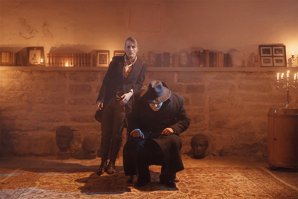 VALGUS, VARJUD JA VAATAJA KUJUTLUSVÕIME. MILLES SEISNEB KELLERTEATRI FENOMEN?