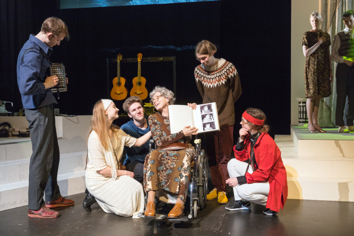 KATEEDRIST HULLUPALATI ON AINULT VÄIKE SAMM