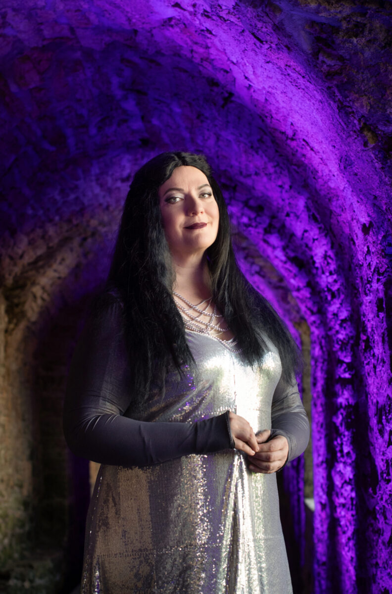 VASTAB AILE ASSZONYI