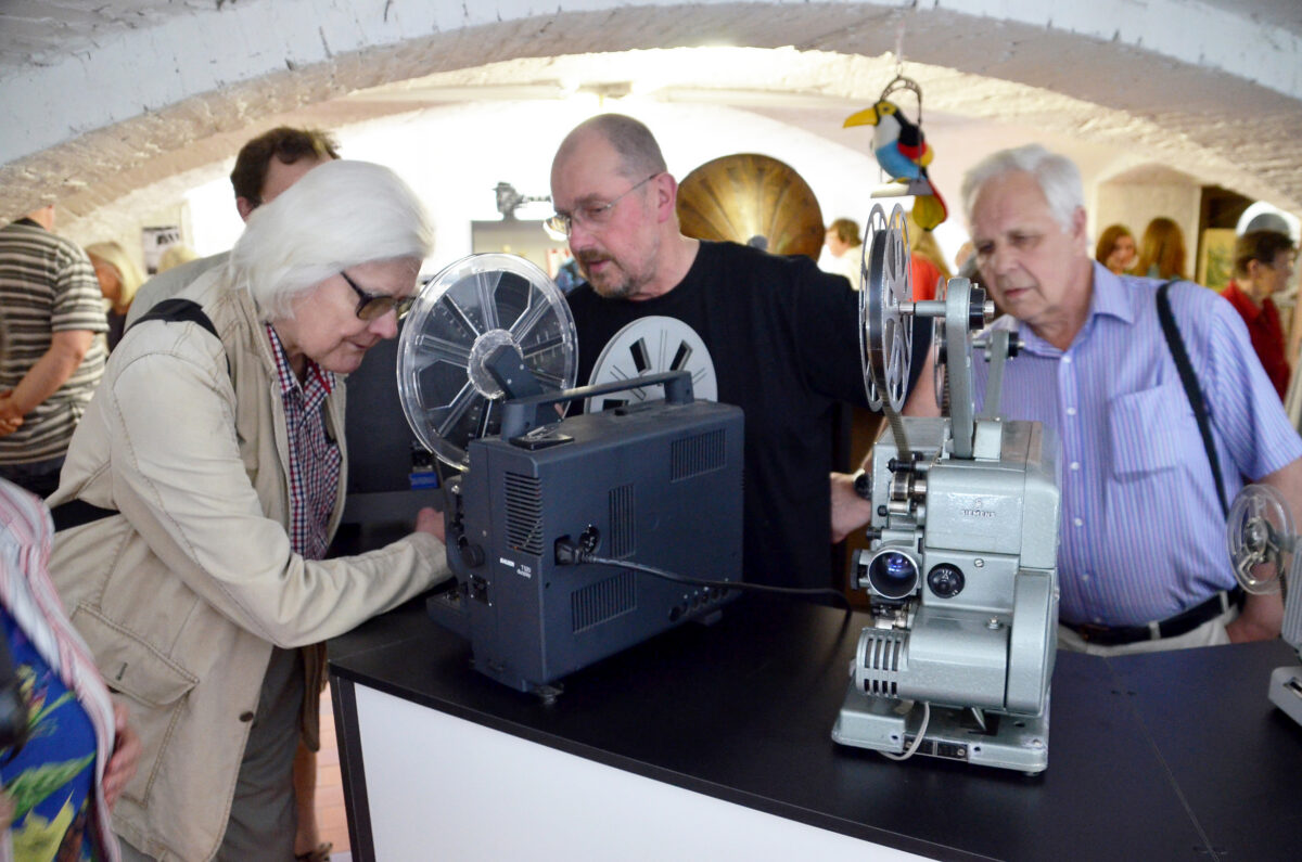 ENN SÄDE FOTOALBUM 43. Jaak Ellingu kinomaailm Tõstamaal. „Klassikute klassikokkutulekud”