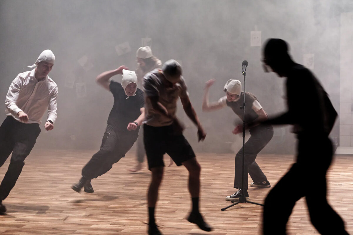 TEATRILOOAINELINE NONAVANGARDISTLIK LUSTI- JA LAULUMÄNG