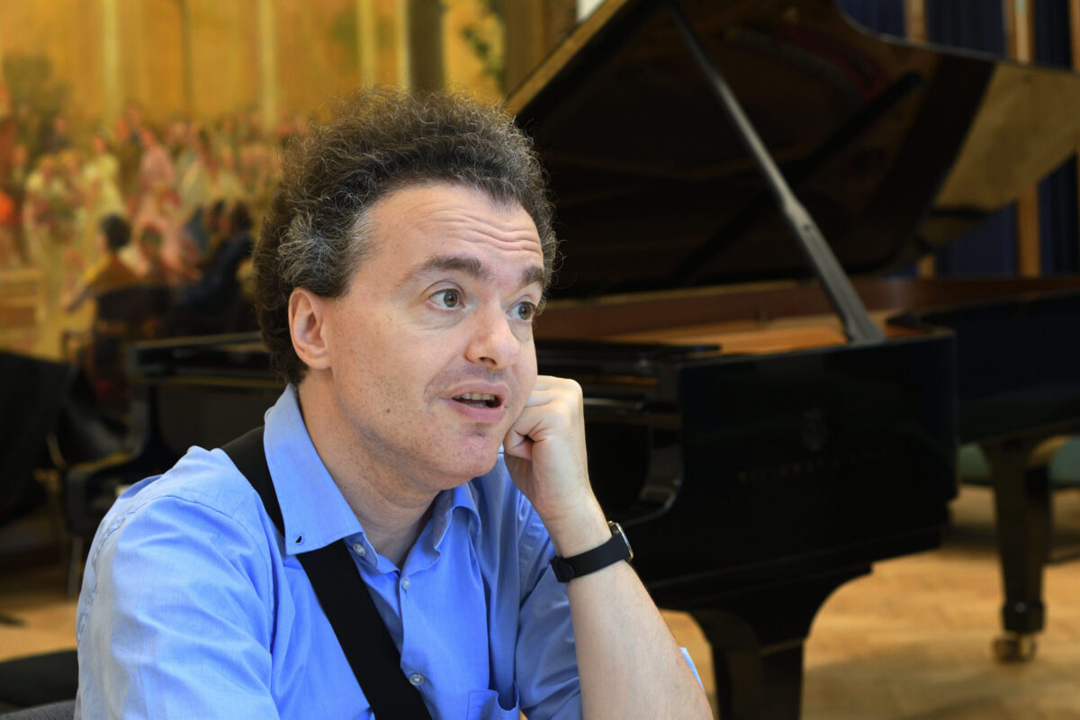 KAHEKSA K&Uuml;SIMUST