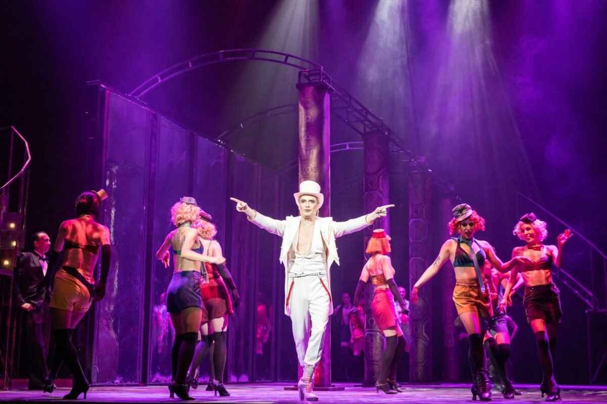 RISKIJULGUS „KABAREES”: ELAVAST MUUSIKALIST ILMETU HÄÄBUMISENI