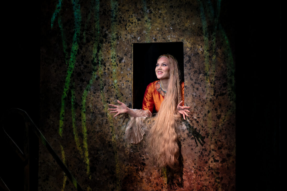 M&Otilde;TTEID EESTI LAULJATE TEGEMISTEST M&Ouml;&Ouml;DUNUD HOOAJAL JA SUVEL