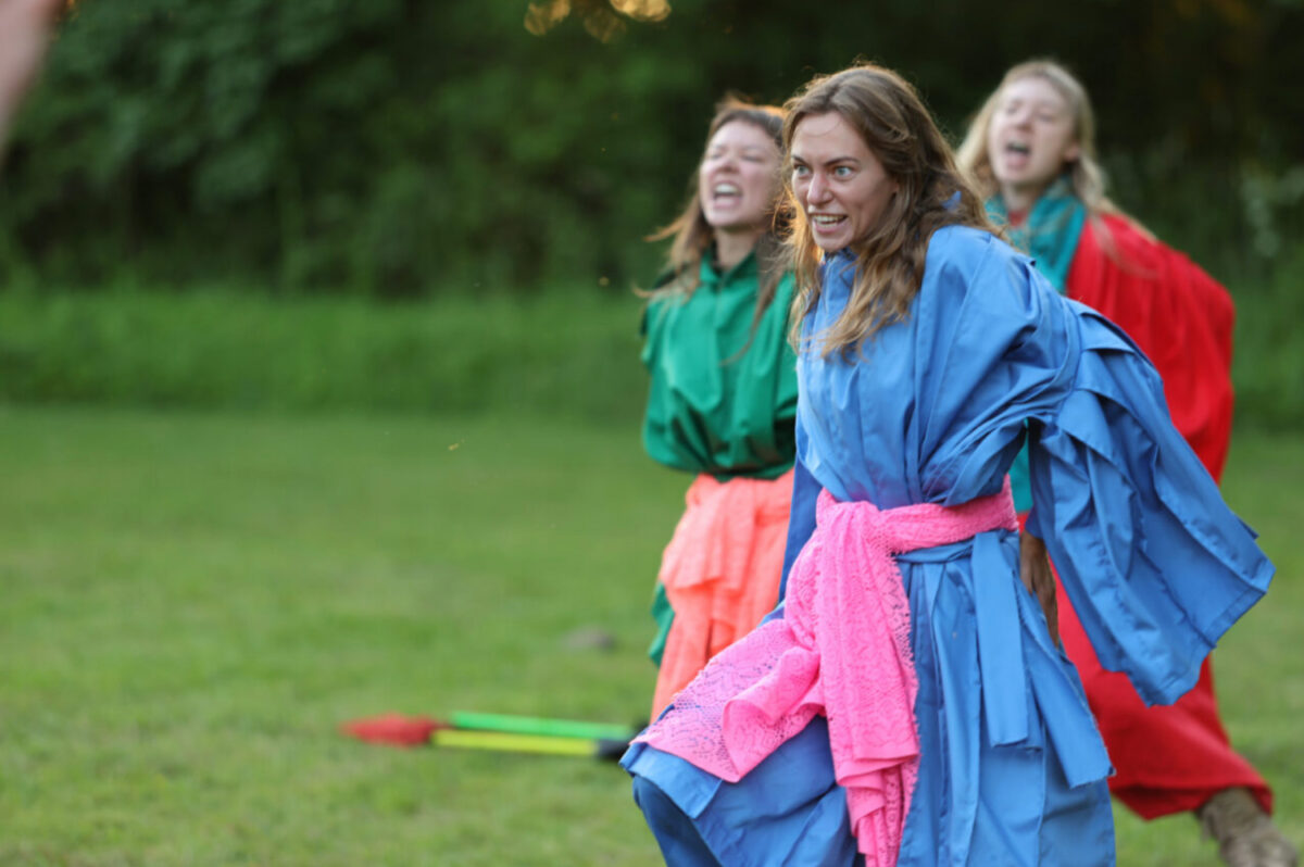 UNELAUL SURIJAILE AOVALGEL &mdash; LAVAKUNSTIKOOLI &bdquo;T&Auml;HEM&Otilde;RSJA&rdquo; OSKAB PAHVIKS L&Uuml;&Uuml;A