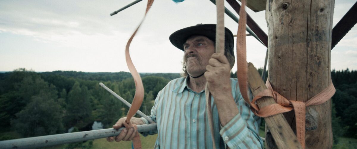 DÜSTOOPILISED TORNID KESET HINGELABÜRINTE