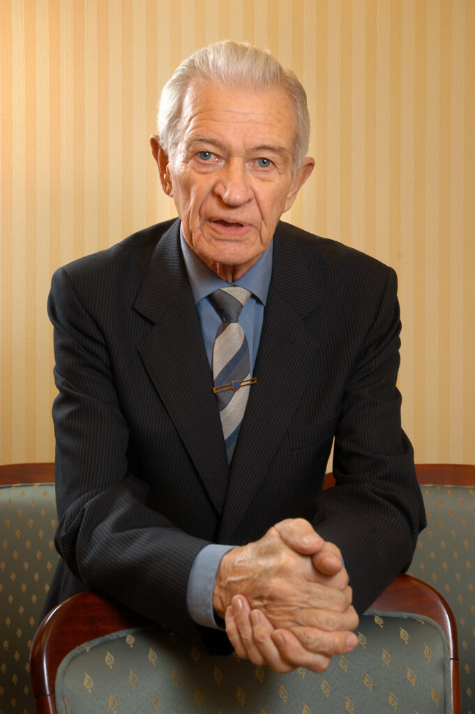 KALJO KIISA EBATAVALINE ELU