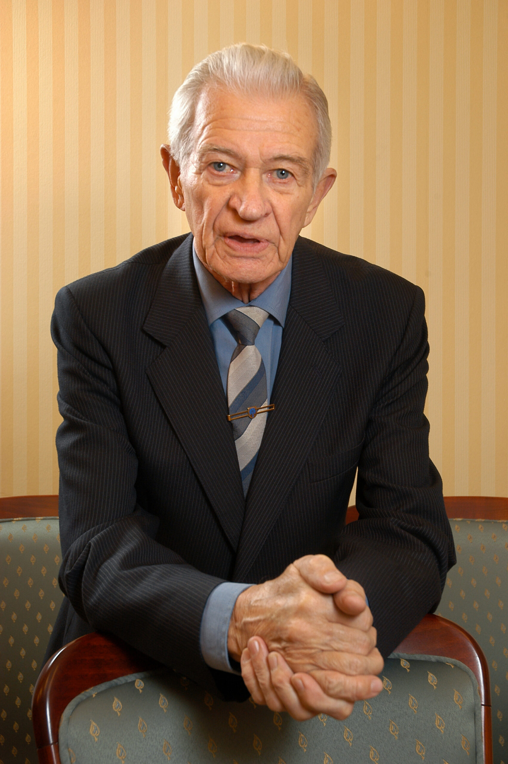 KALJO KIISA EBATAVALINE ELU