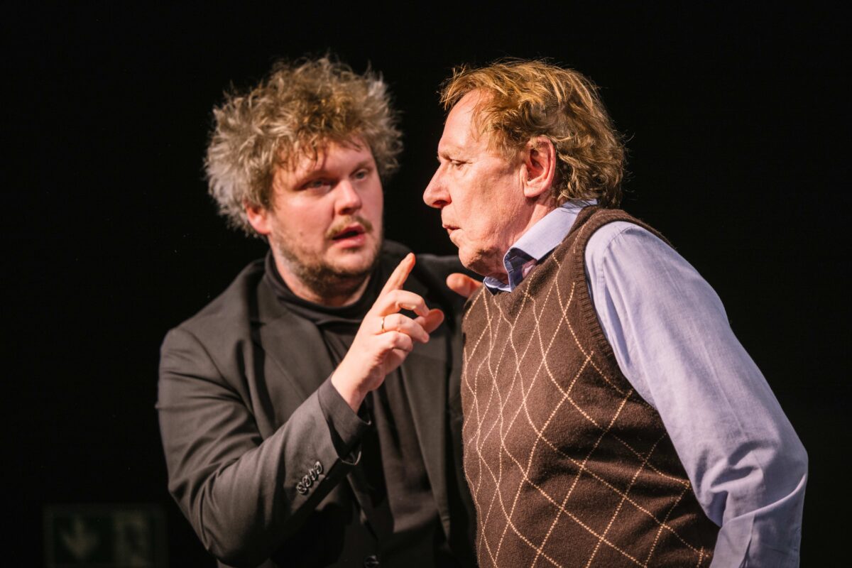 PLEJAADID MÄLETAVAD JA KÕNELEVAD