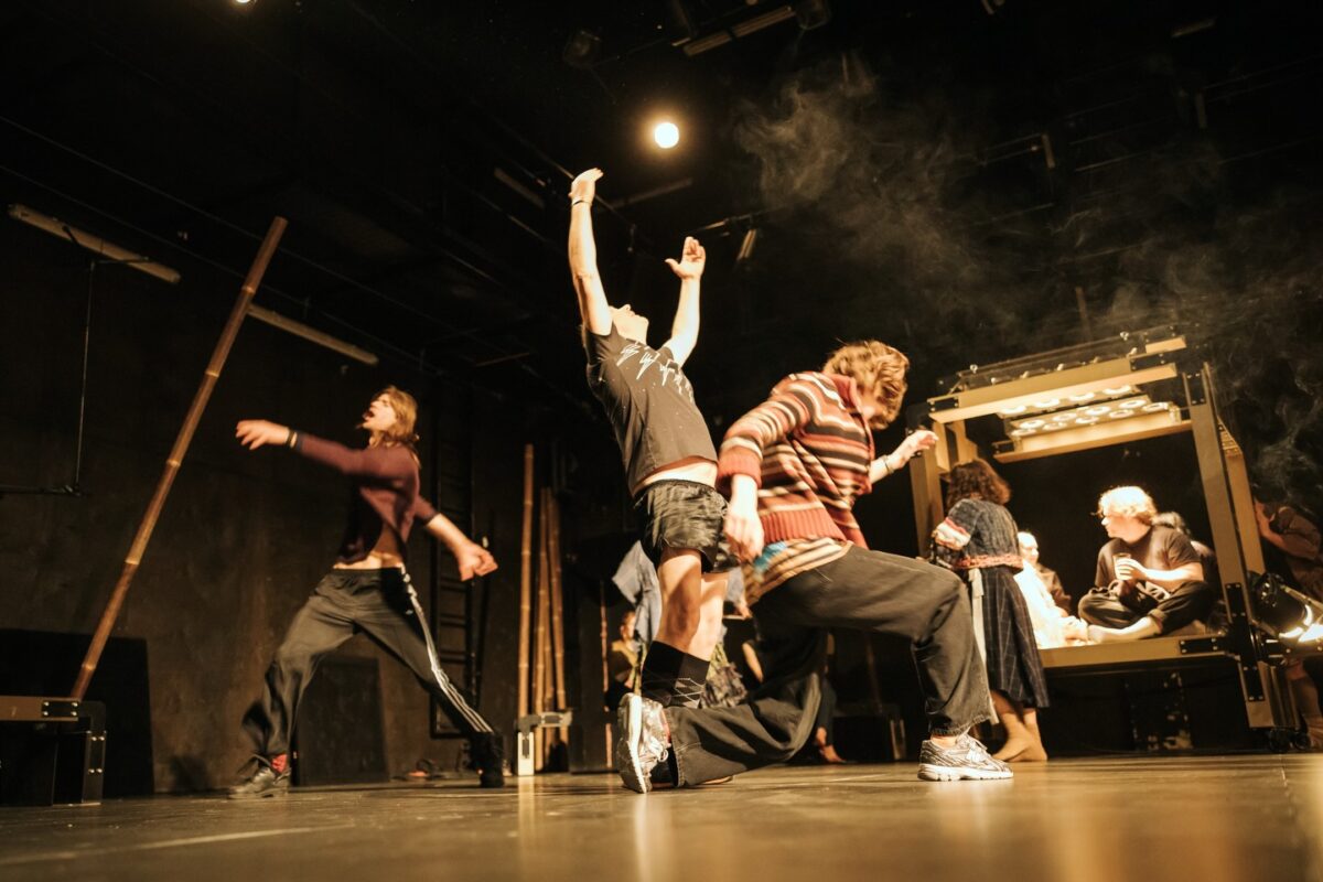 PÄIKESEPLAHVATUS, TRIIKRAUA-AUR JA INIMLIK SOOJUS