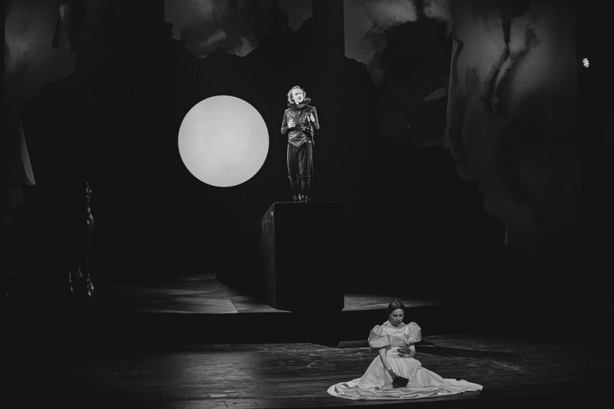 K&Otilde;IKIDE KUNINGAT OODATES